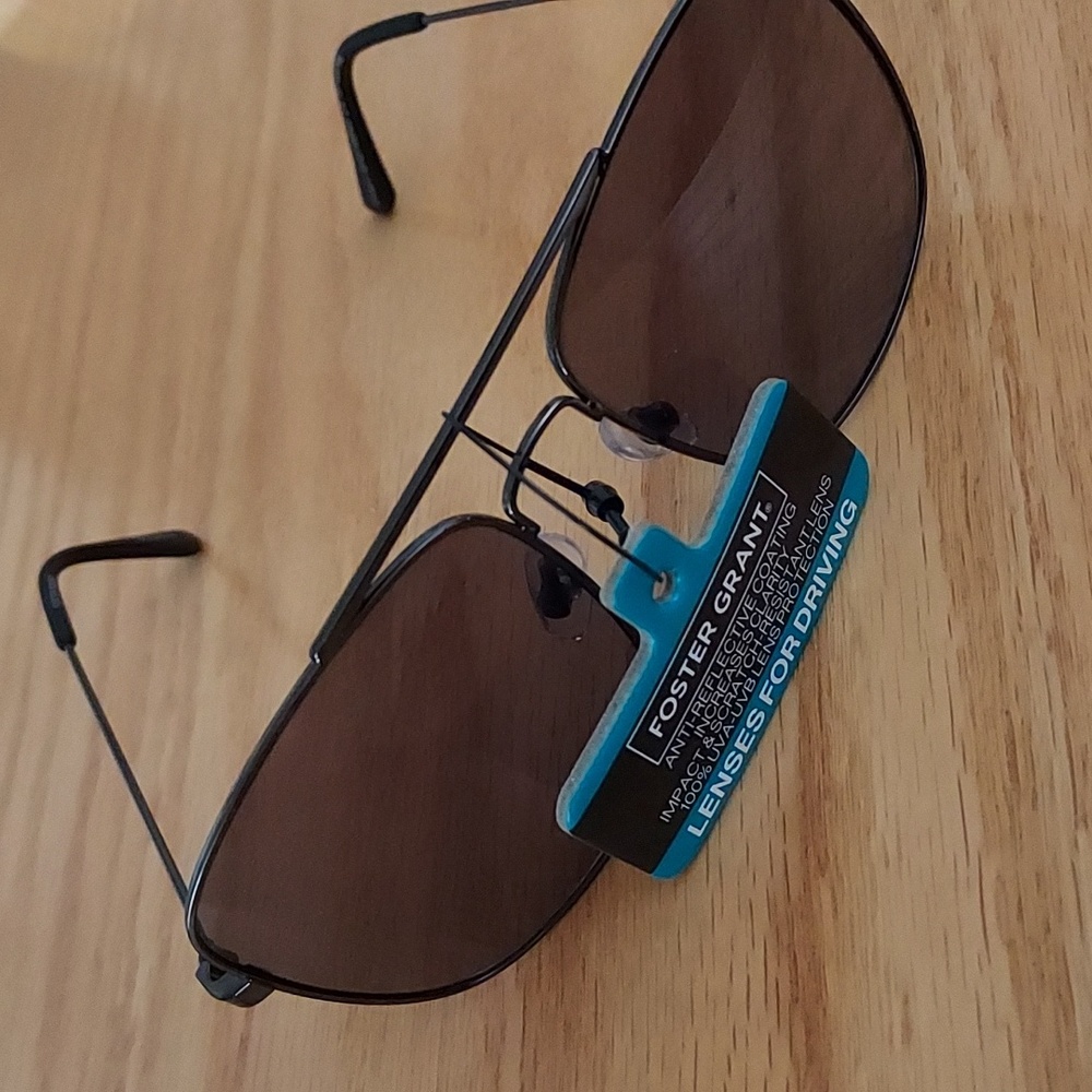 NWT, Foster Grant men's sunglasses